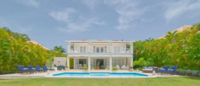 Cozy 4BDR villa in luxury beach resort with service staff and view of La Cana golf course